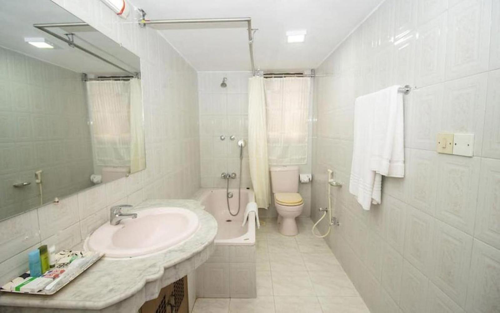 דאהקה Hotel Suite Palace Baridhara מראה חיצוני תמונה